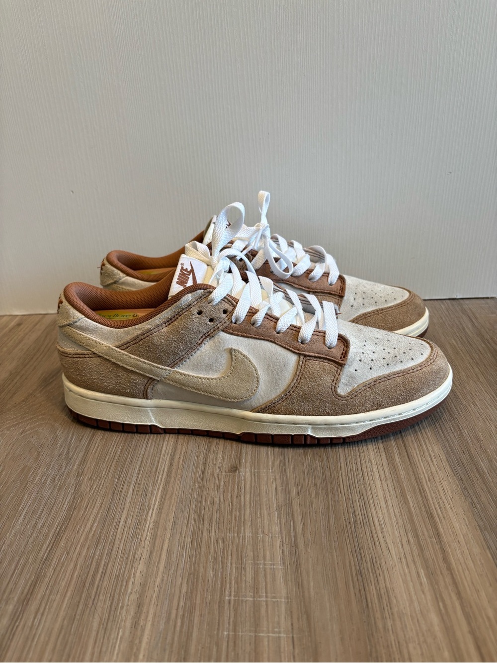Nike Dunk Low Medium Curry Premium Low Top Sneaker White/Brown Suede Men Size 10